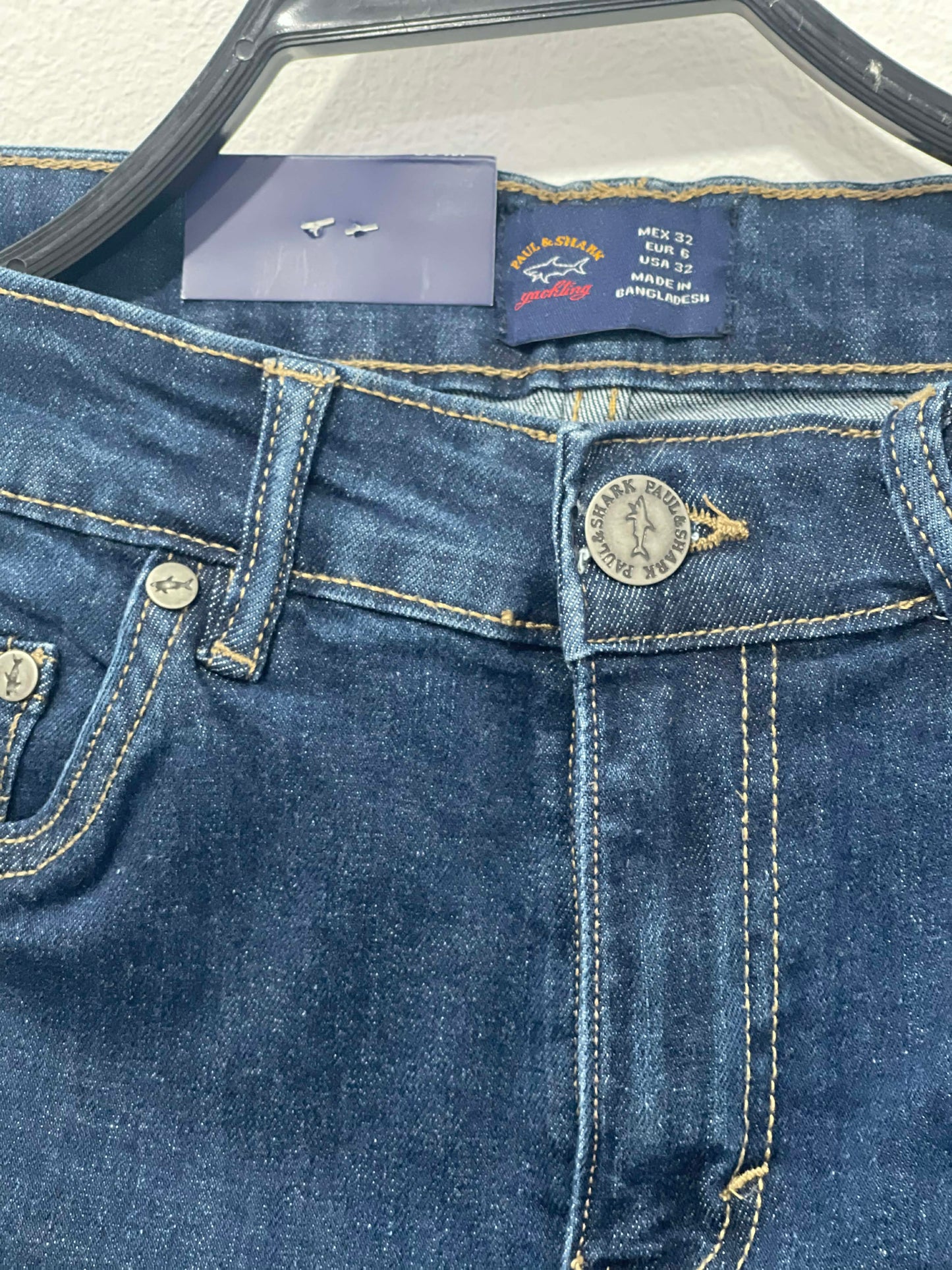 Jeans Paul and Shark